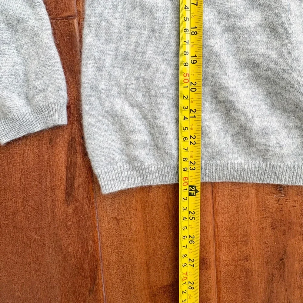 Marshall Field's‎ 100% Cashmere V-Neck Sweater Womens M Light Gray